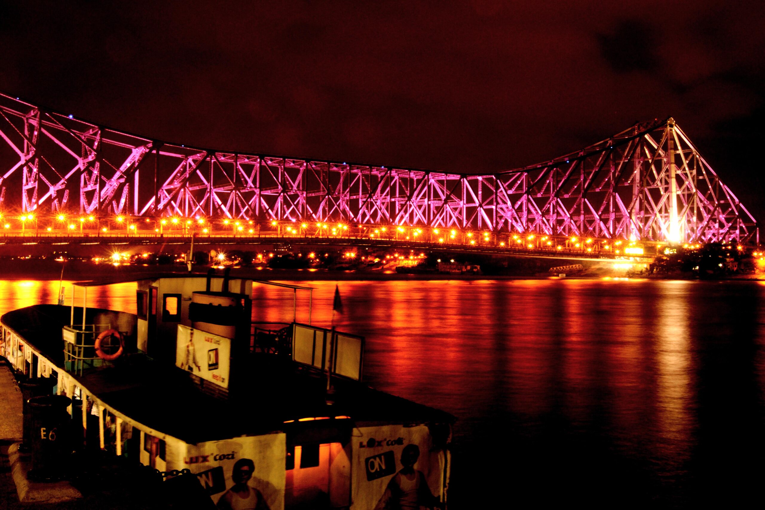 File:Howrah bridge of Kolkata at night in May 2005.jpg - Wikimedia Commons